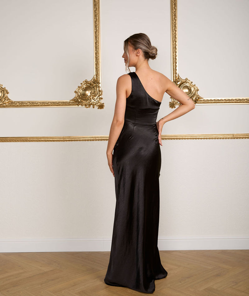 A stand-out one shoulder dress your bridesmaids can slip into and feel unbelievable in. Revealing some skin, cinched at the waist to emphasise their gorgeous figure with our most flattering silhouette. Luxurious A stand-out one shoulder dress your bridesmaids can slip into and feel unbelievable in. Revealing some skin, cinched at the waist to emphasise their gorgeous figure with our most flattering silhouette. Luxurious